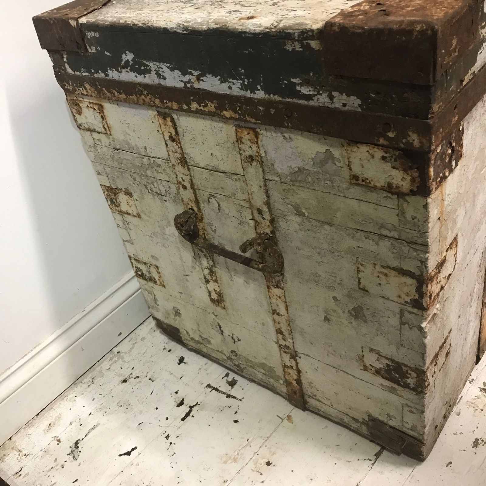 photo for sale Large 19th Century James Gieves & Sons Portsmouth Naval Trunk
