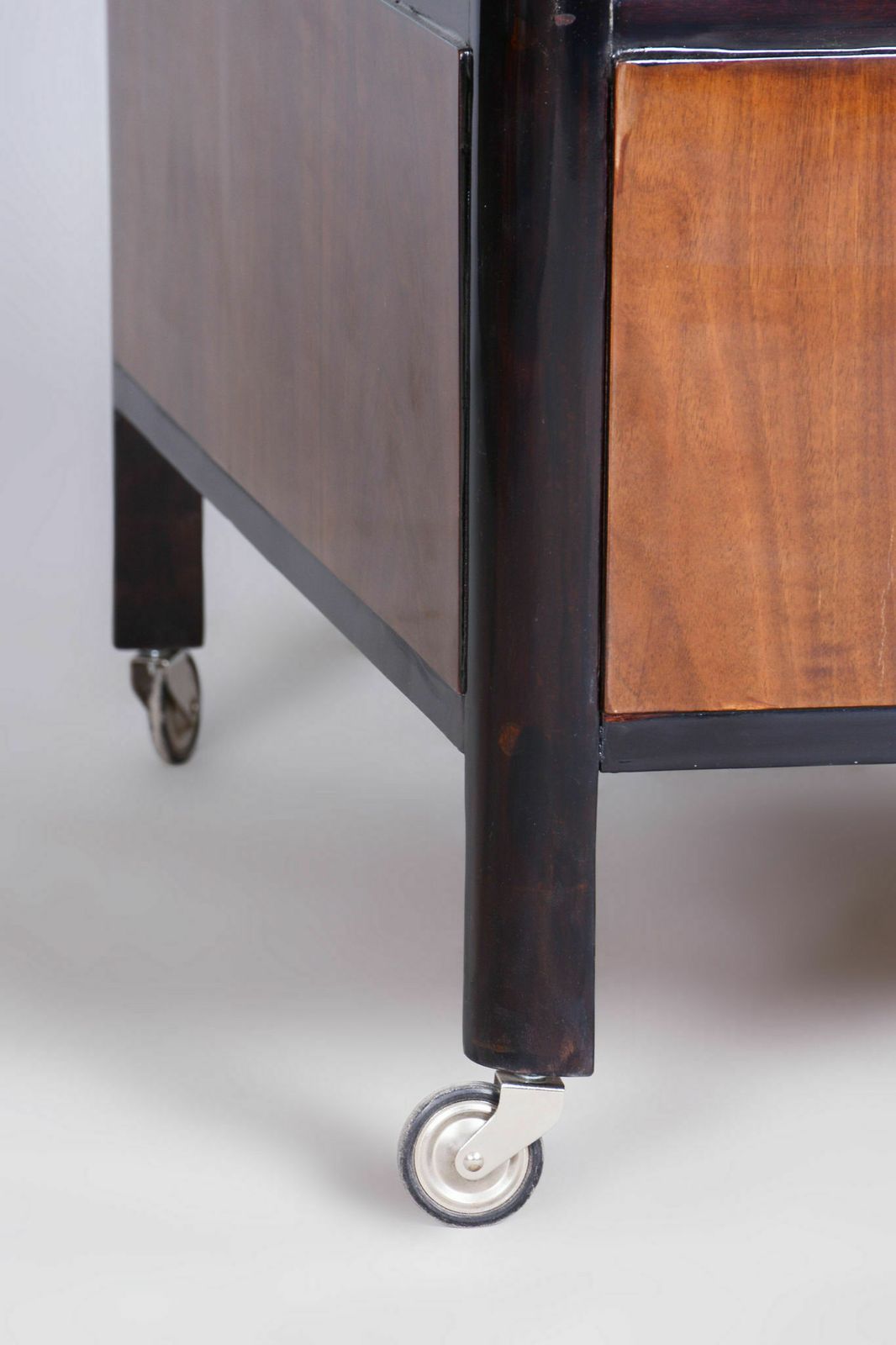 Restored Artdeco Walnut Trolley By Thonet, Chrome Plated Steel, Czechia, 1930s photo for sale
