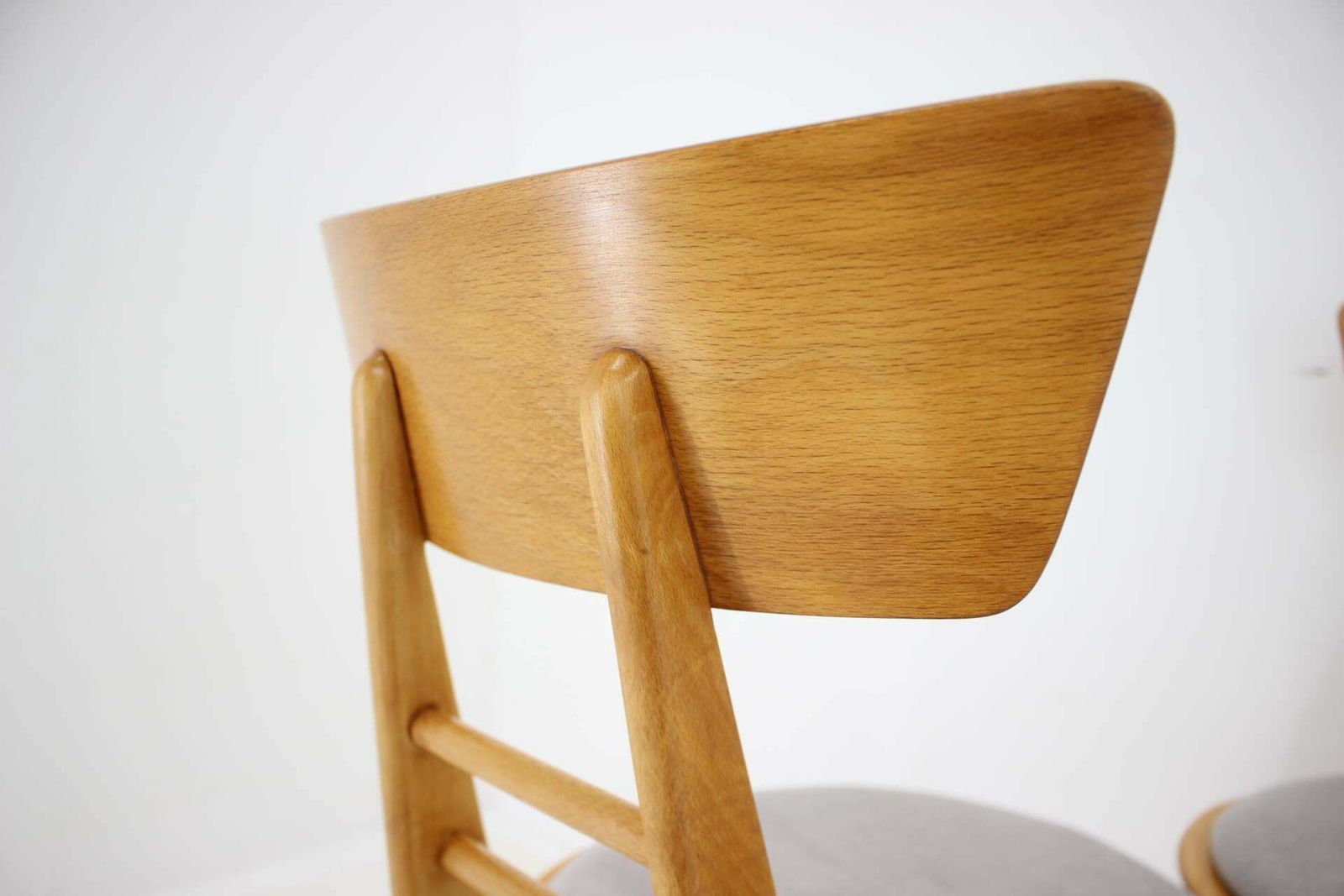 photo vintage 1980s Set Of Four Dining Chairs By Tonne, Czechoslovakia