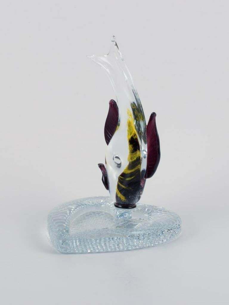 Heart Shaped Dish With Fish In Art Glass. 1970s/1980s. photo vintage