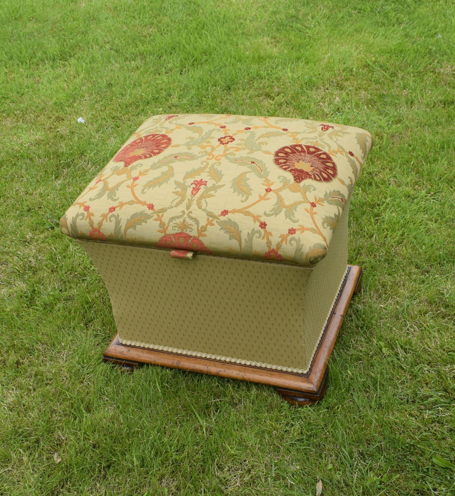 William IV Upholstered Ottoman photo furniture