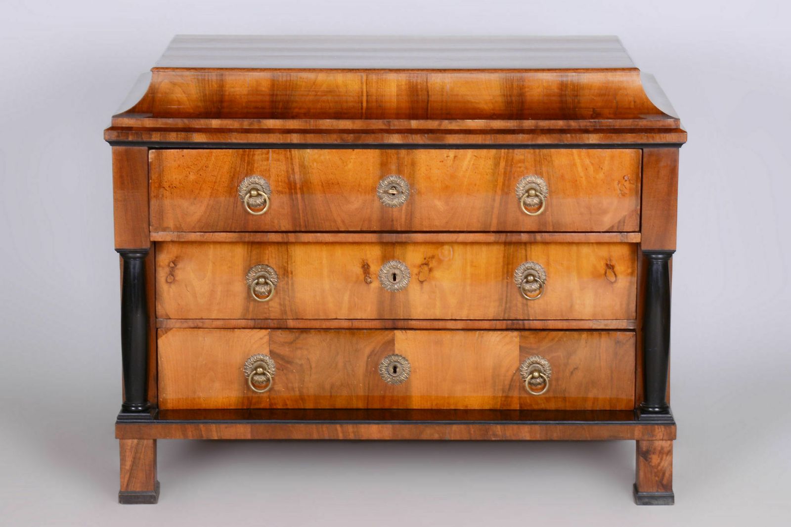photo vinterior Restored Biedermeier Walnut Chest Of Drawers, High Gloss, Czechia, 1820s