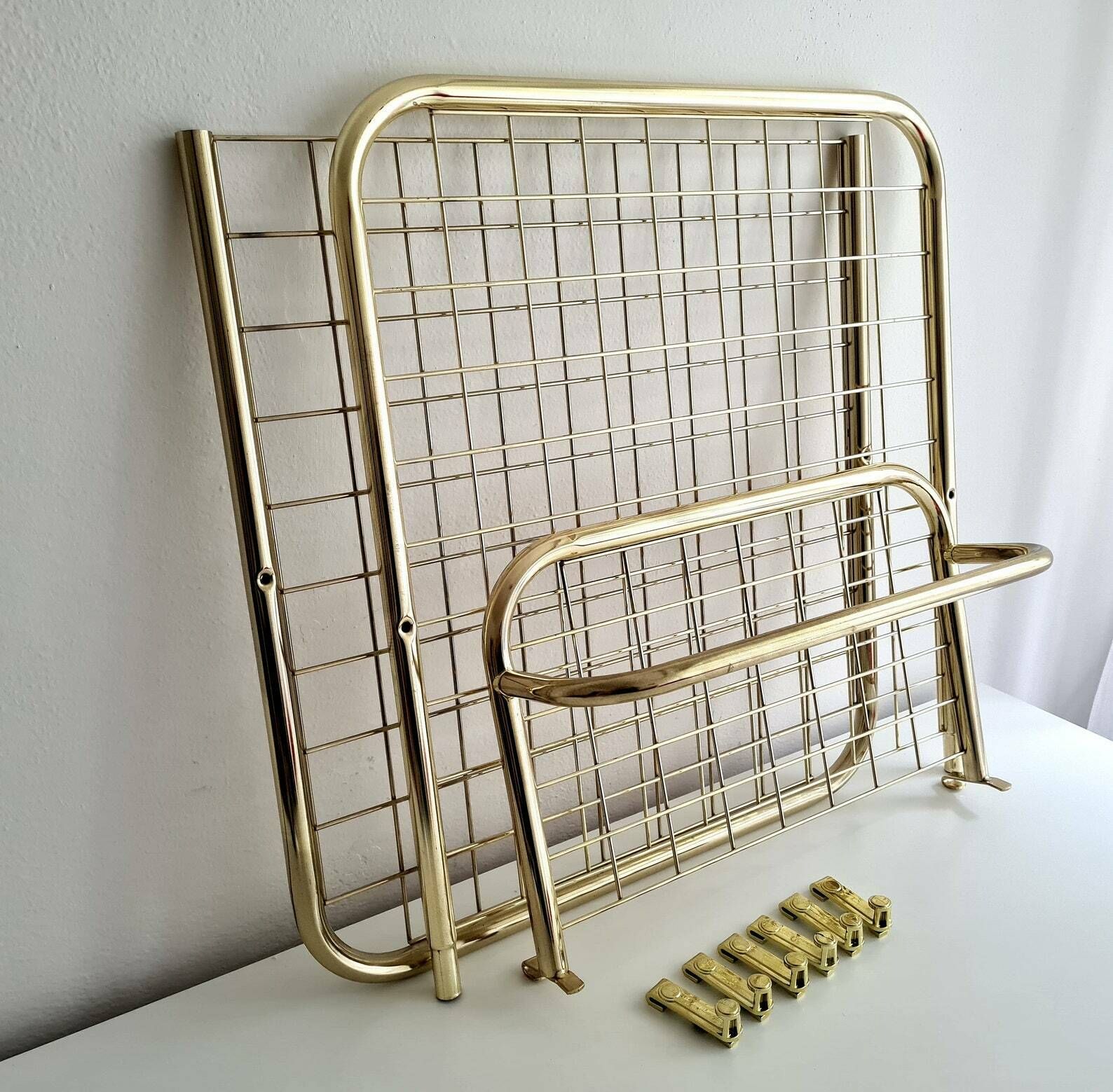 photo for sale Vintage Mid Century Modern Messing Wandkapstok Met Hoedenplank, Kledingroede En 6 Haken, Jaren 1980