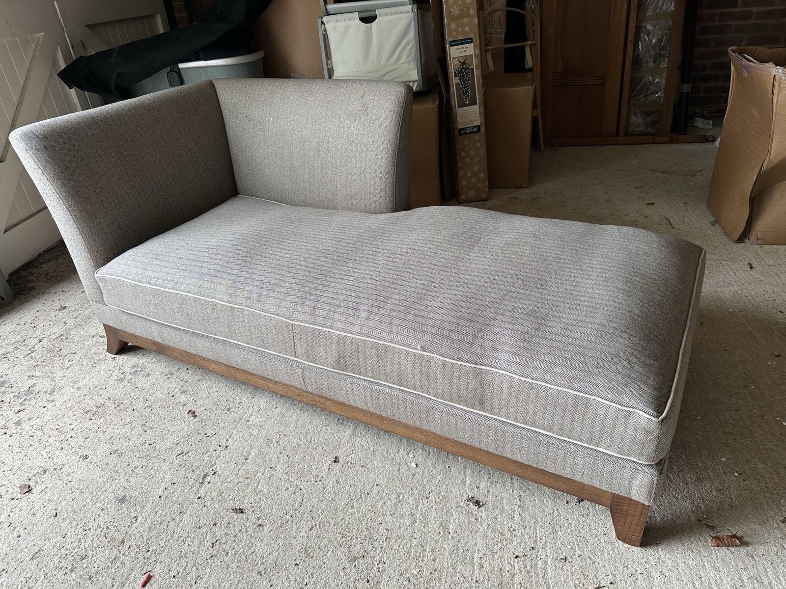 Contemporary Mid Century Style Chaise Longue photo 650.0
