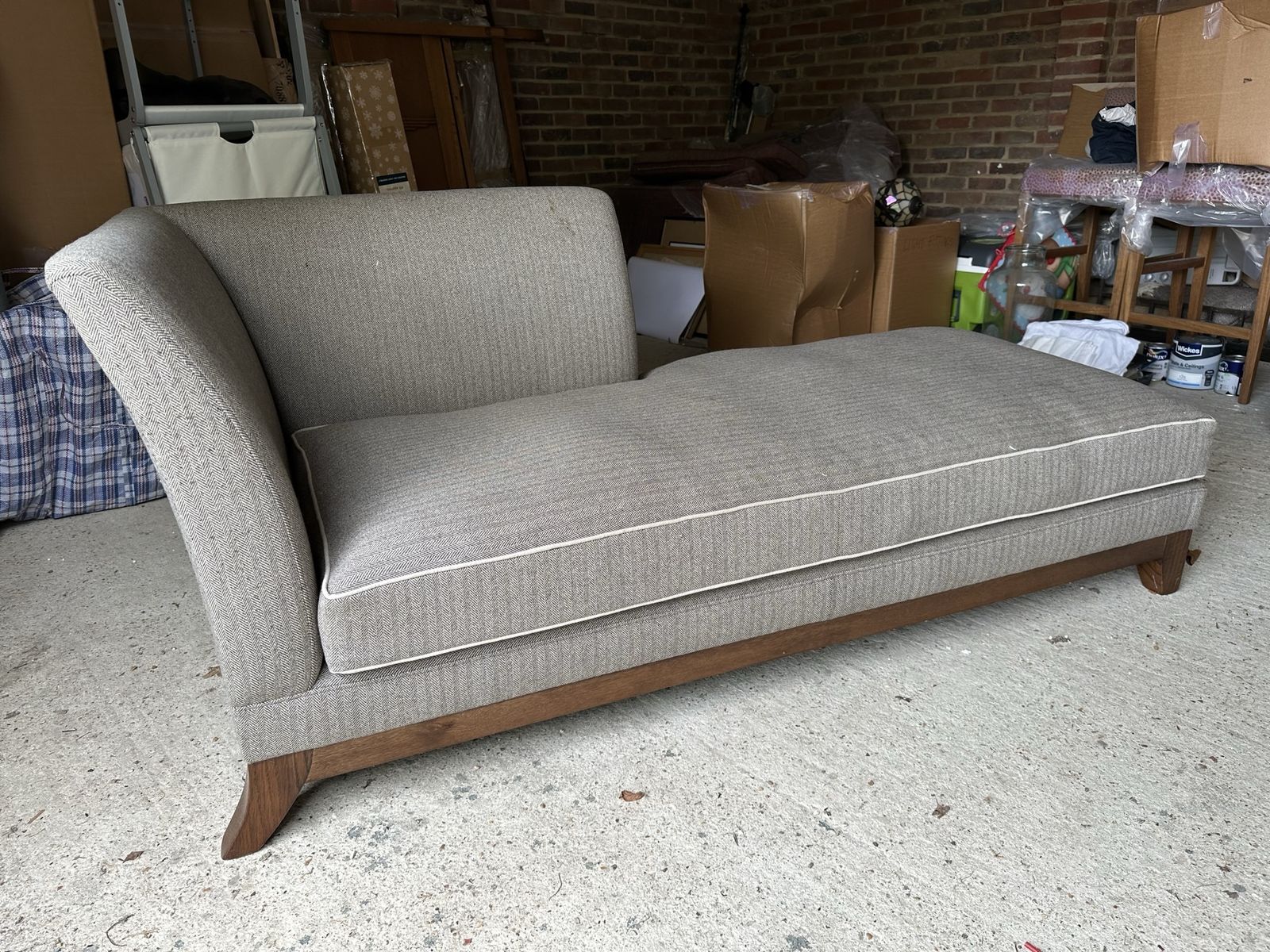 Contemporary Mid Century Style Chaise Longue photo vinterior