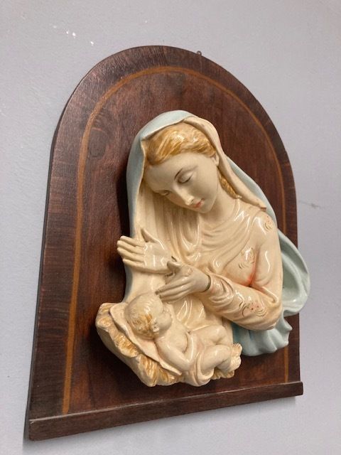 Ancient Madonna In Polychrome Majolica, Tuscan Manufacture From Signa. photo vintage