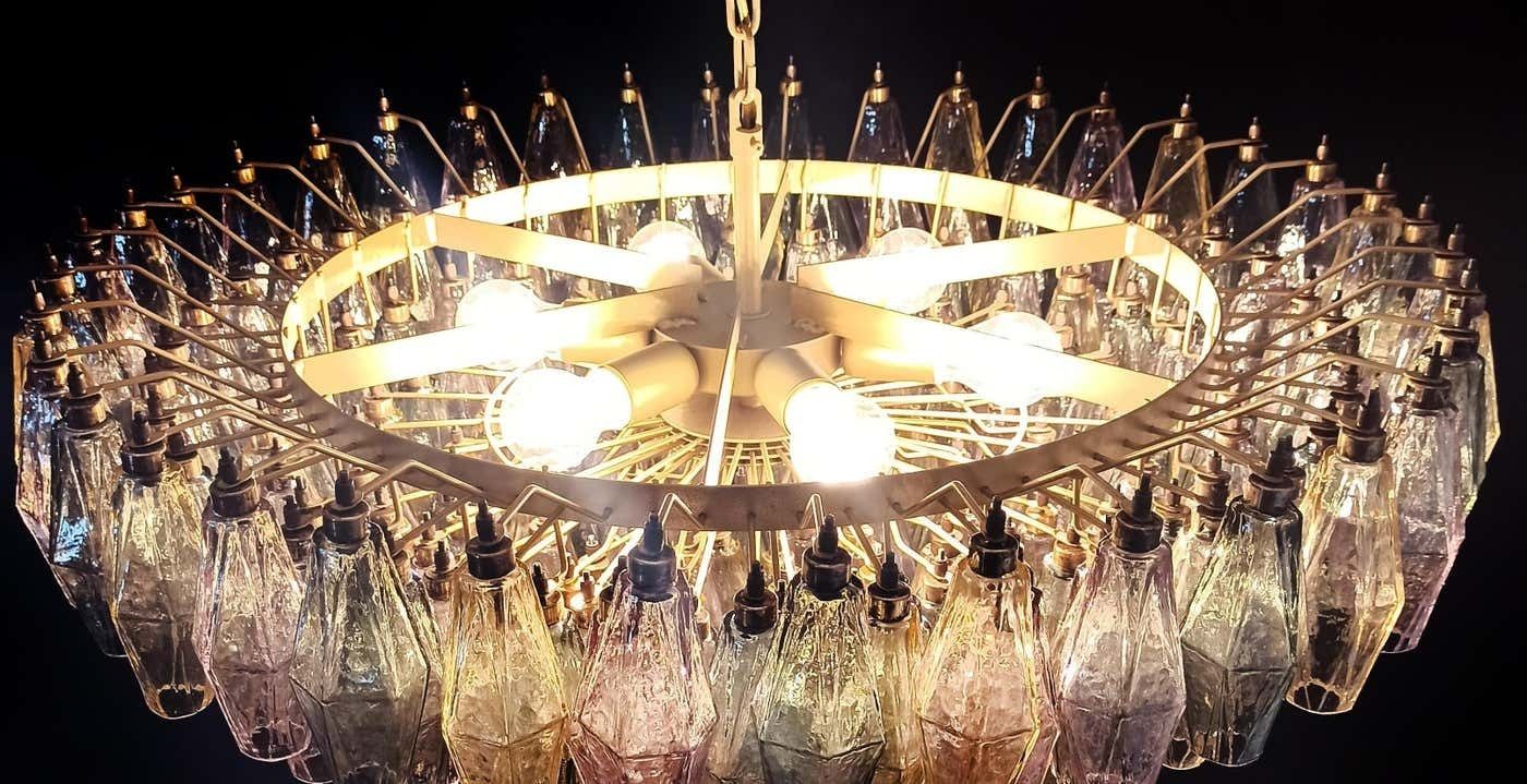 photo furniture Big And Amazing Murano Glass Chandeliers   185 Multicoloured Glasses