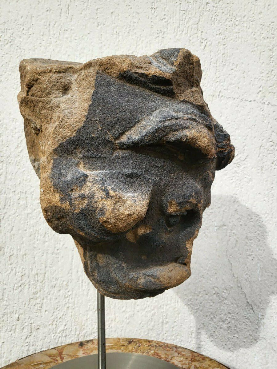 photo furniture Stone Head Sculpture, United Kingdom, Xviith Century