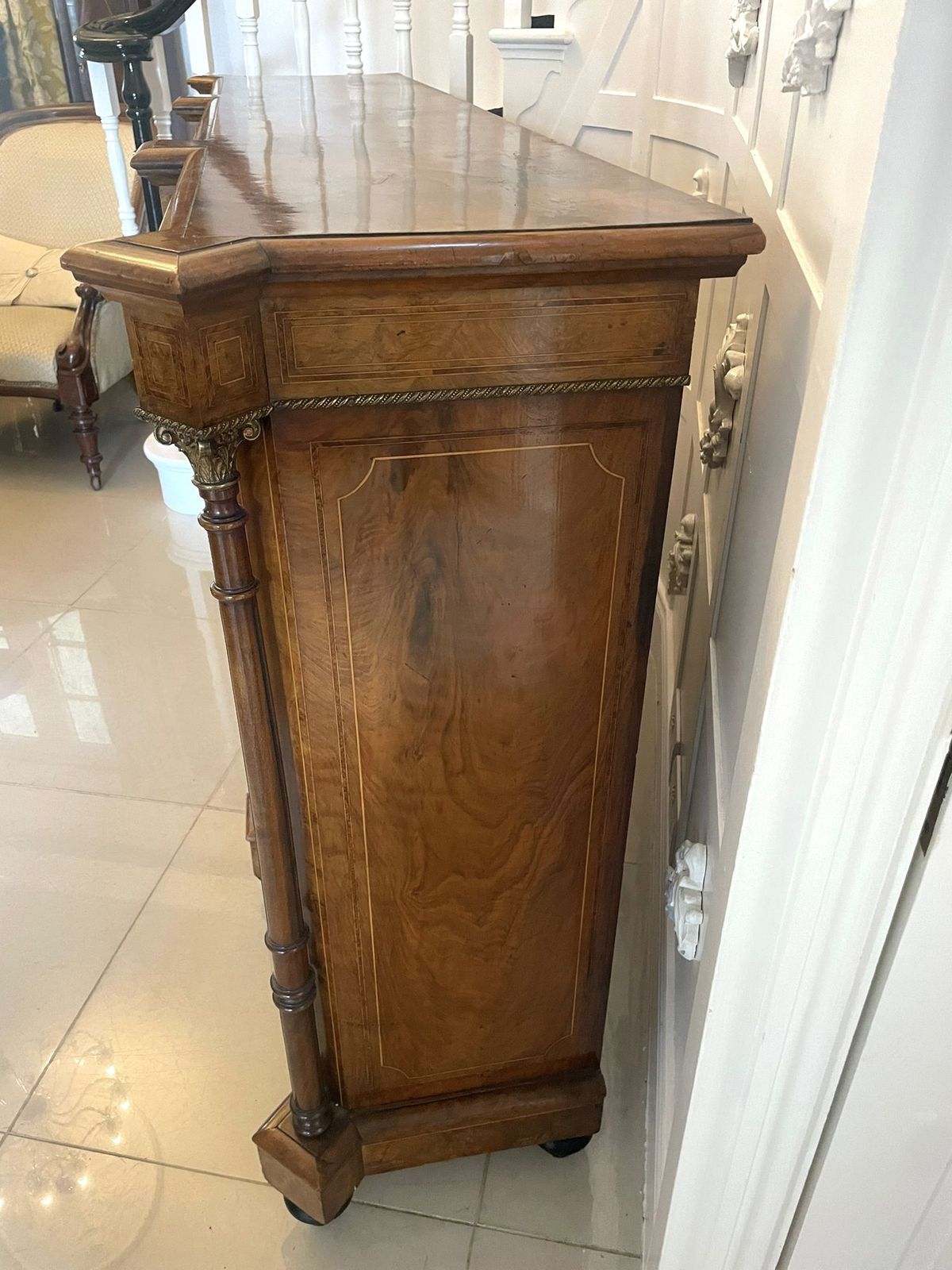 photo vinterior Outstanding Quality Antique 19th Century Burr Walnut Inlaid Credenza/Sideboard