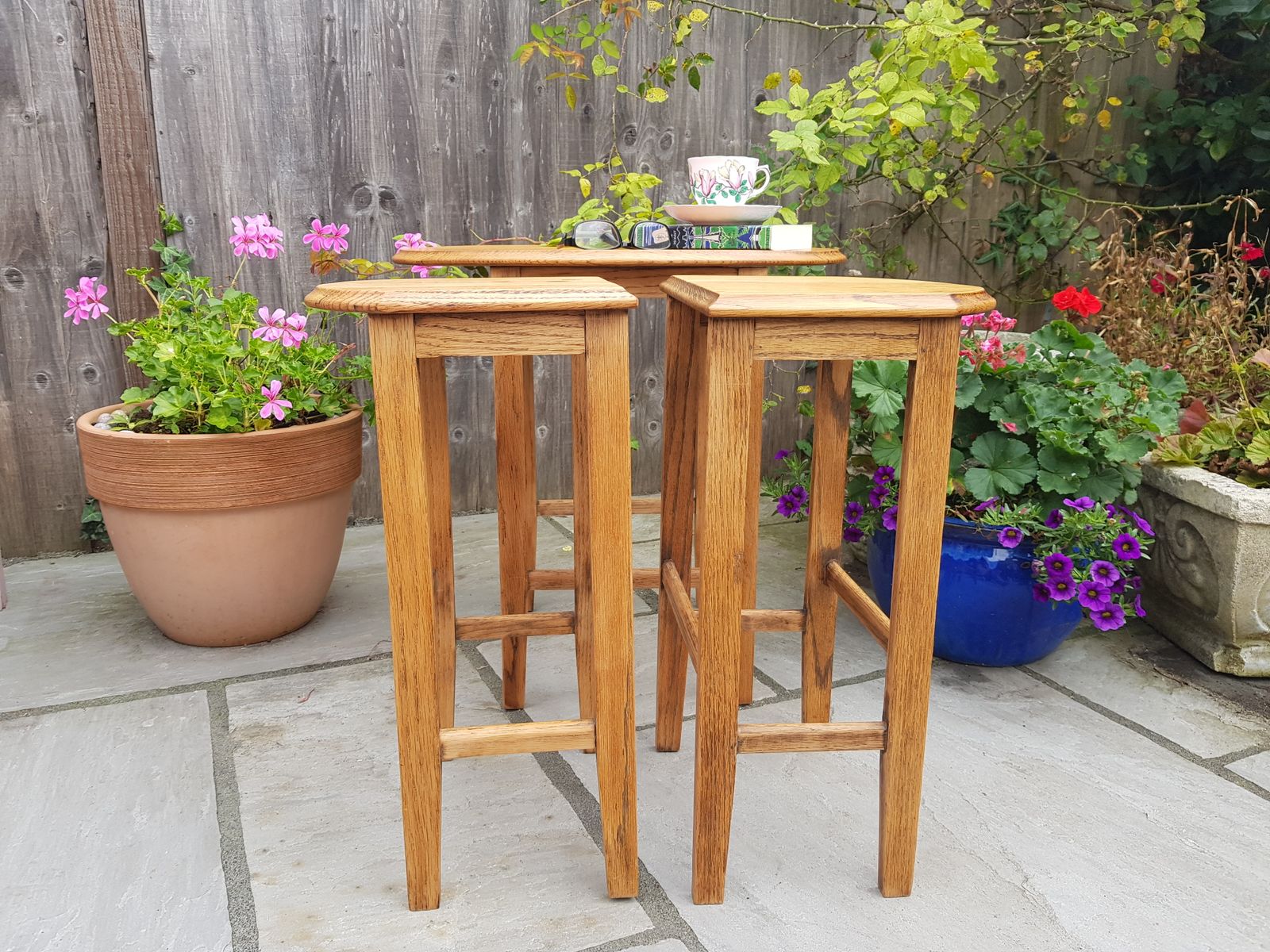 Vintage Nest Of Three Oak Tables With Beautiful Grain Markings. Bevelled Edges. Slender And Elegant Legs photo Furniture