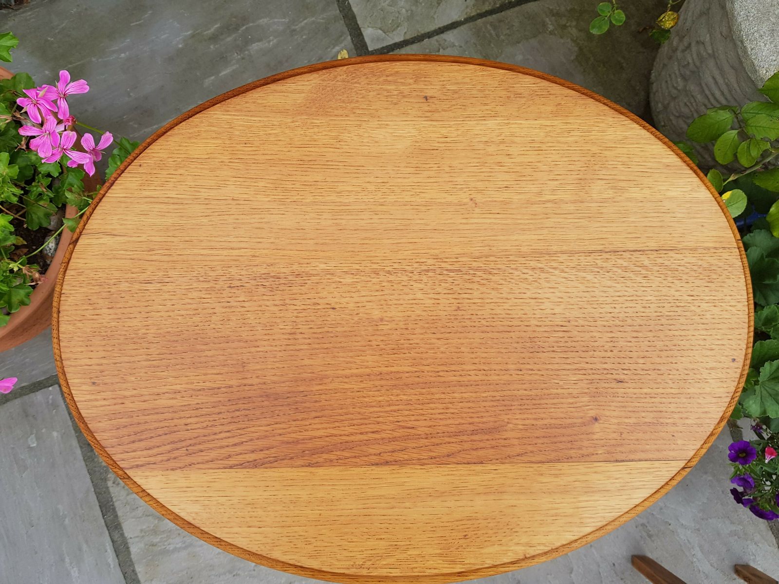 Vintage Nest Of Three Oak Tables With Beautiful Grain Markings. Bevelled Edges. Slender And Elegant Legs photo vinterior