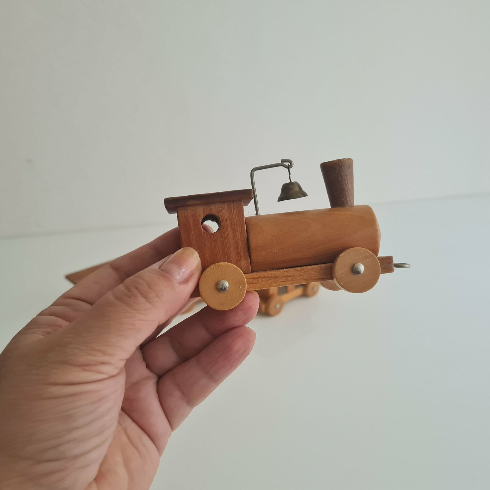 photo furniture Vintage Duits Loquai Holzkunst Houten Trein Putz Miniatuur