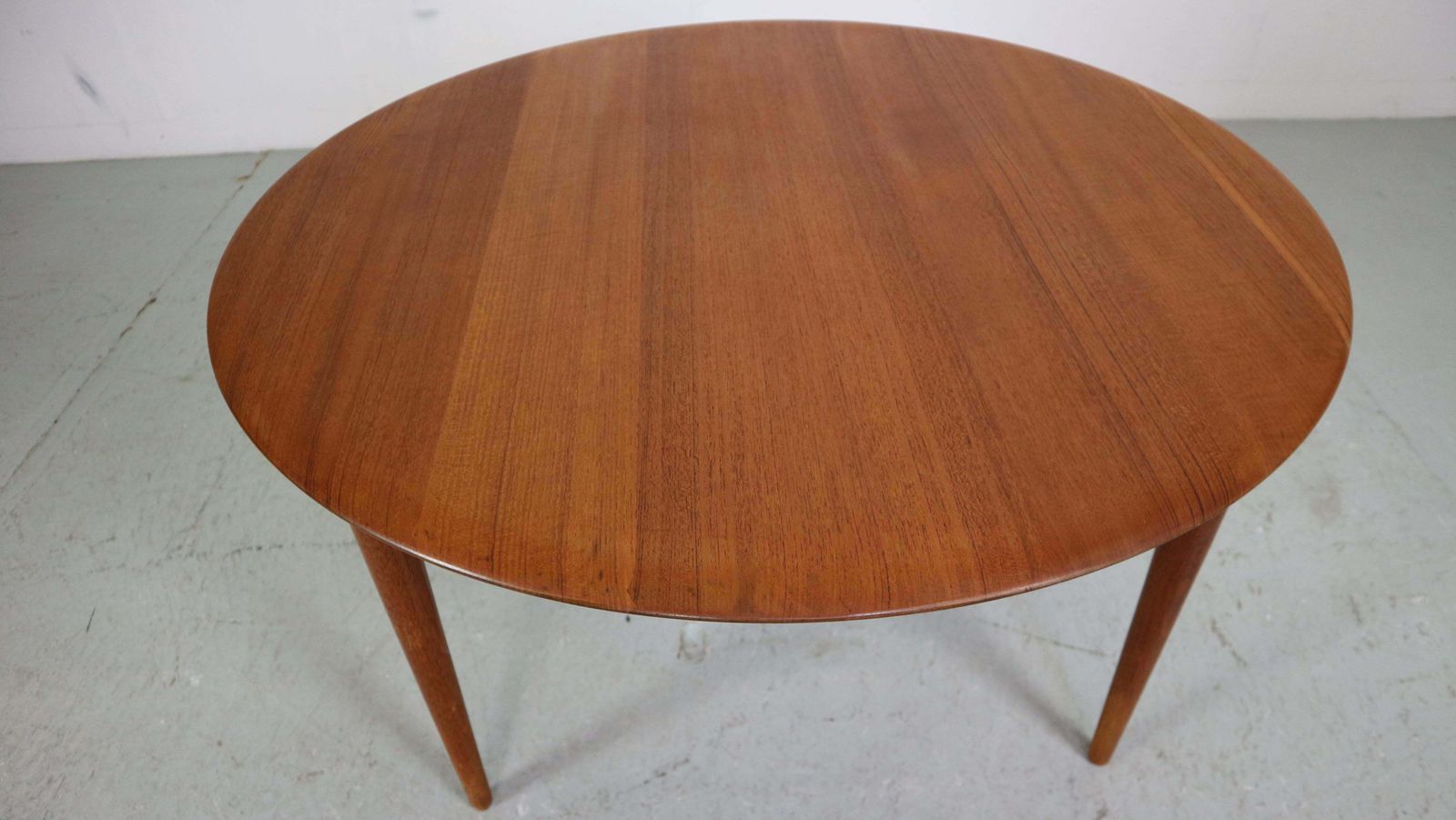 photo furniture Peter Hvidt& Orla Mølgaard Nielsen Teak Round Coffee Table For France& Son, 1950
