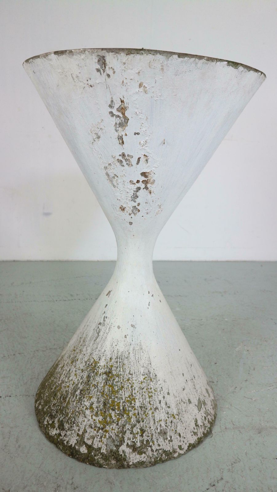 Willy Guhl 'Diablo' Spindel Hourglass Concrete Planter, Switzerland, 1954 photo 1458.0