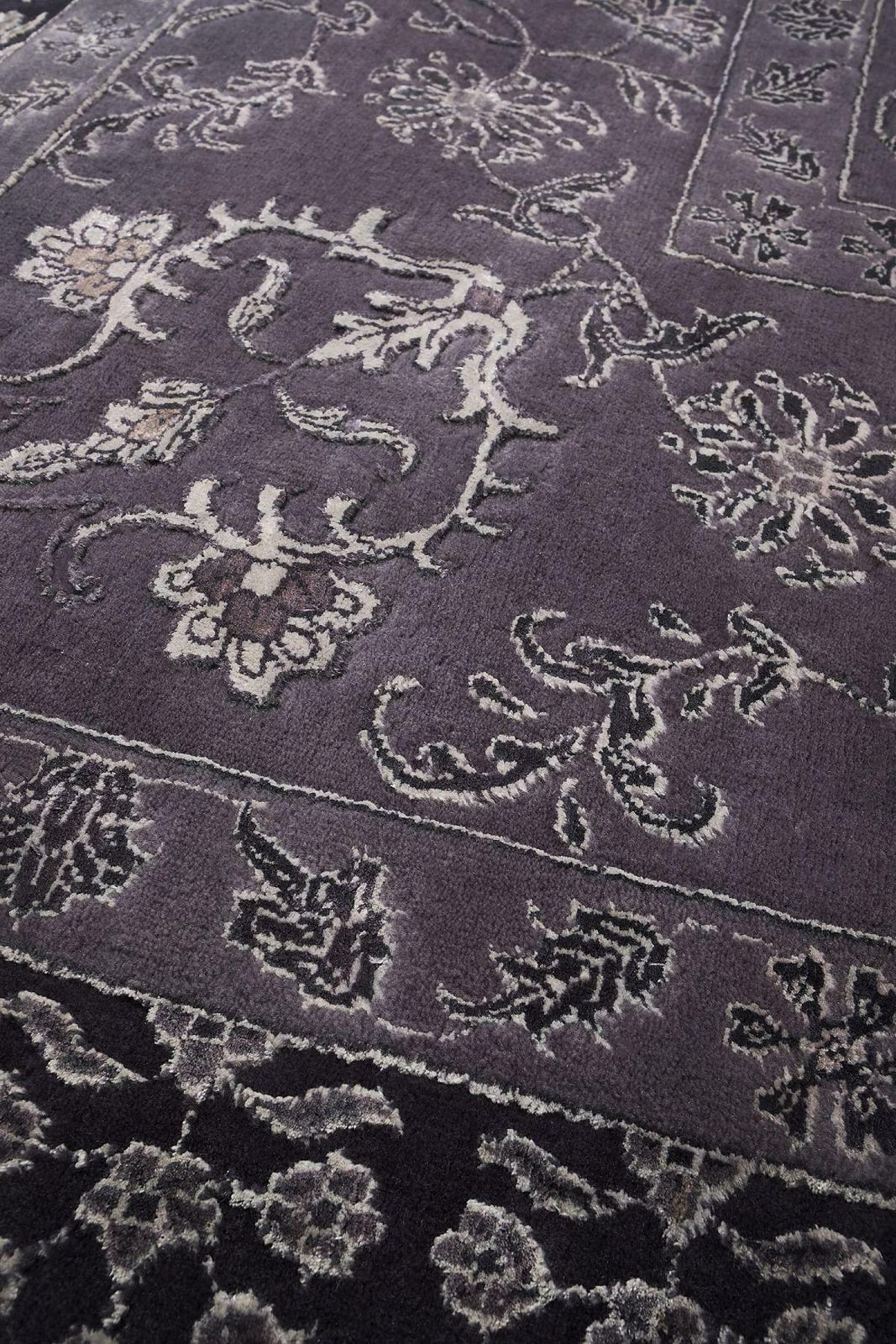 Nain Oriental Style Rug In Fine Silk photo for sale