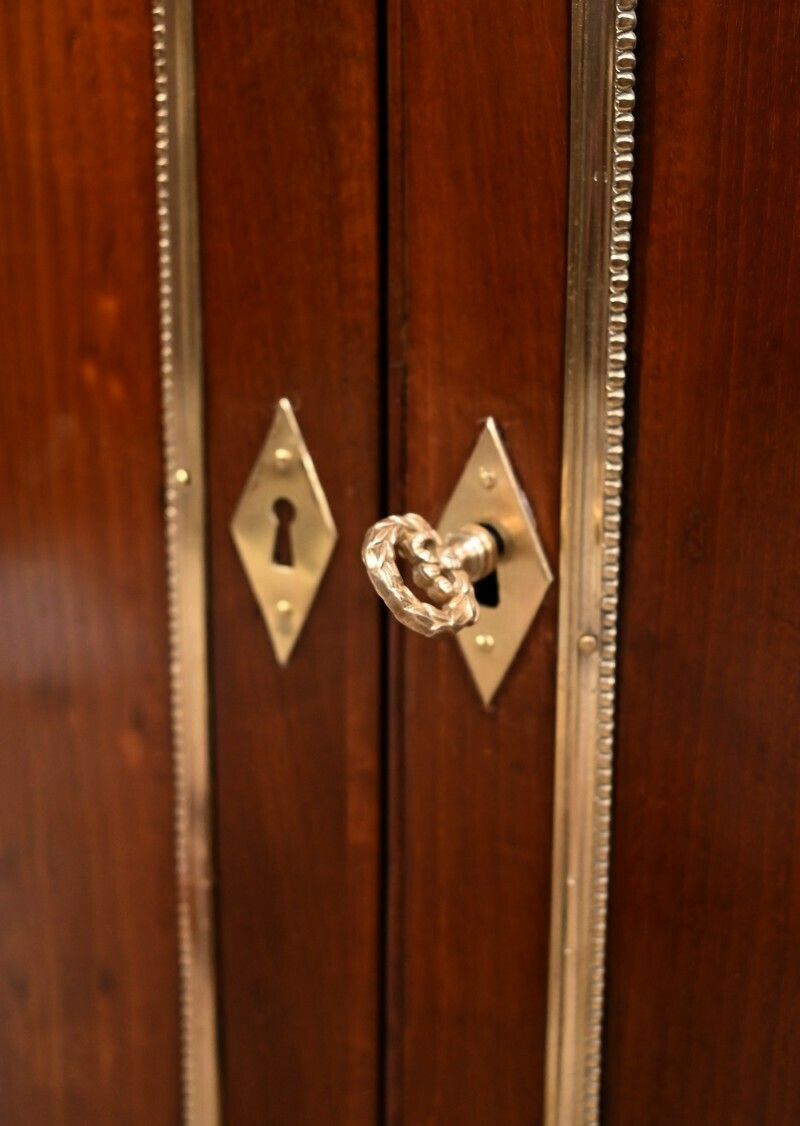 photo vinterior Pair Of Mahogany Corners, Louis XVI – 18th Century
