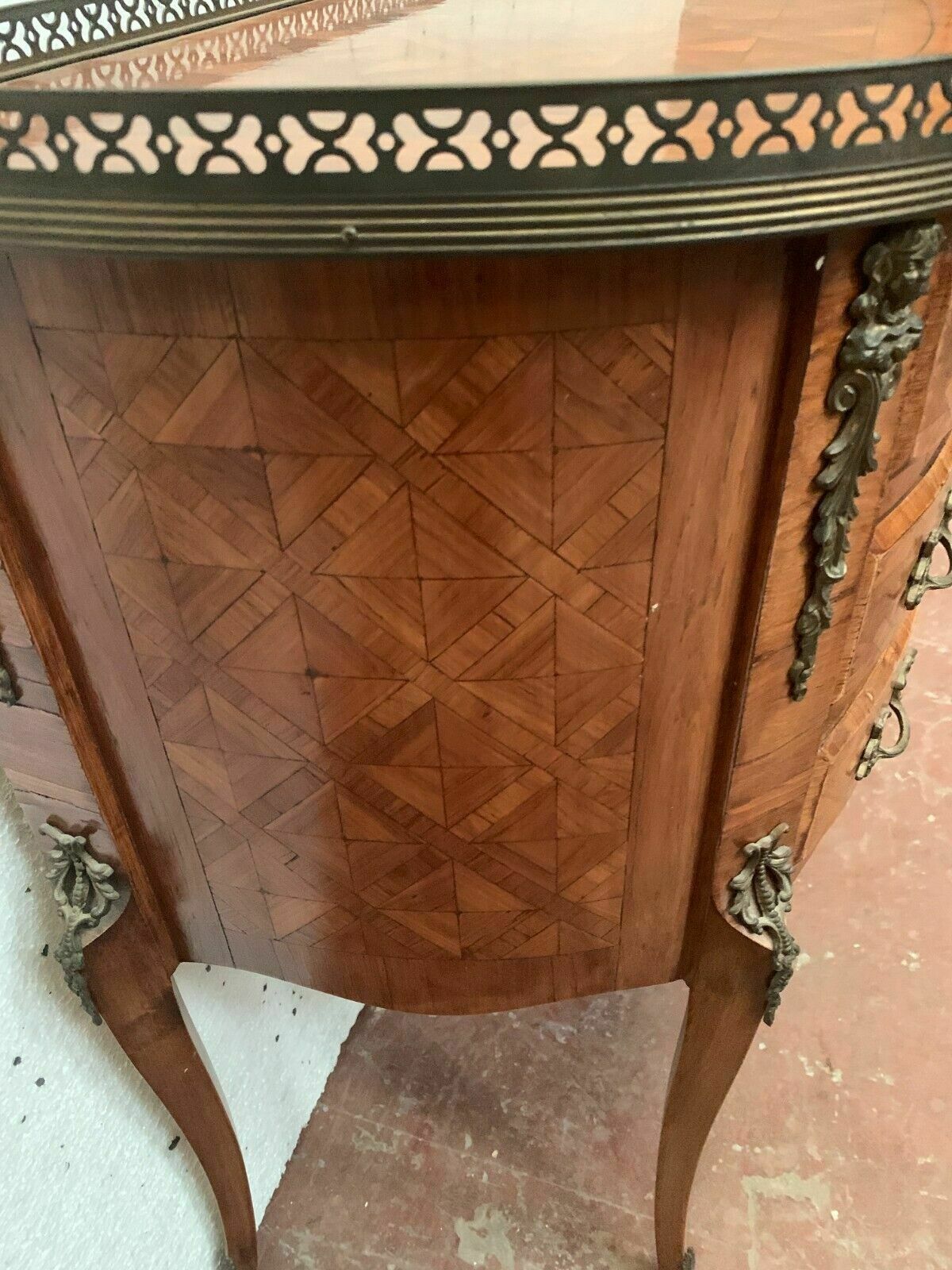 Louis XV Style Half Moon Chest Of Drawers In Marquetry With A Background Of Cubes, 20th Century photo 715.6881