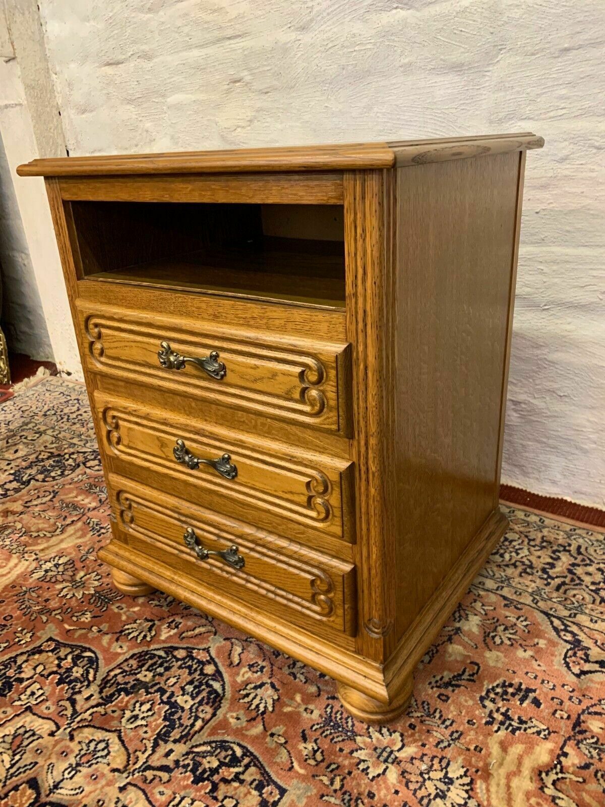Fabulous Quality Carved Oak Chest Of Drawers/Bedside Cabinet photo for sale