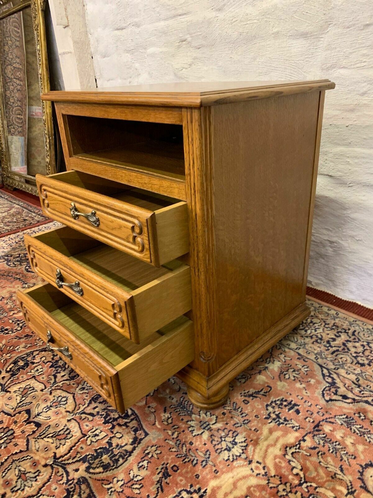 Fabulous Quality Carved Oak Chest Of Drawers/Bedside Cabinet photo buy