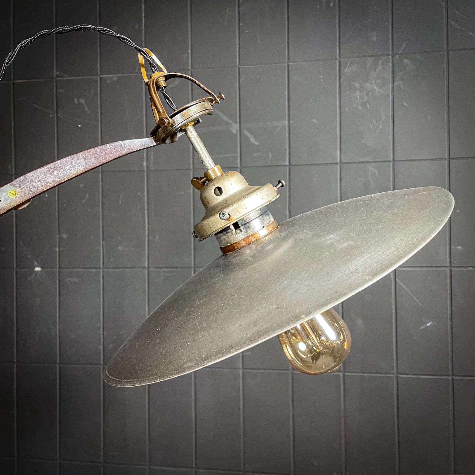 photo vinterior Attta 2' – Industriële Upcycle Vloerlamp Van Ebert Roest