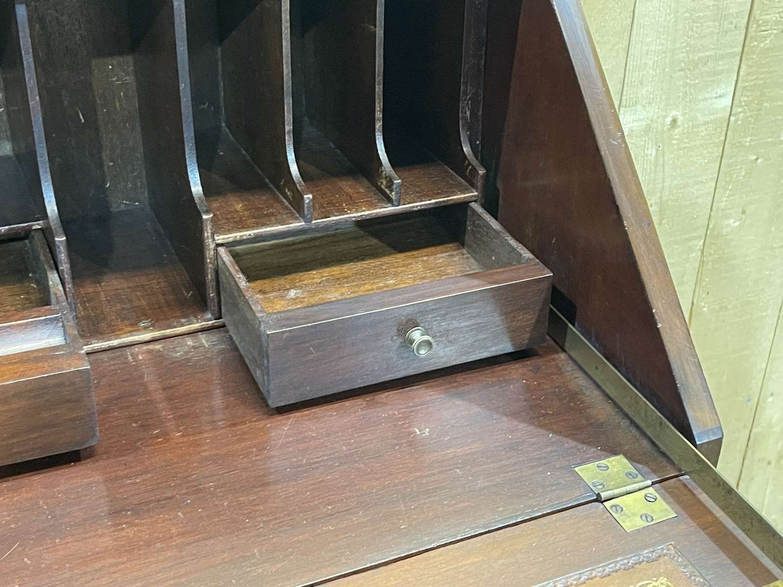 photo vinterior Donkey Desk In English In Mahogany From The 1930s
