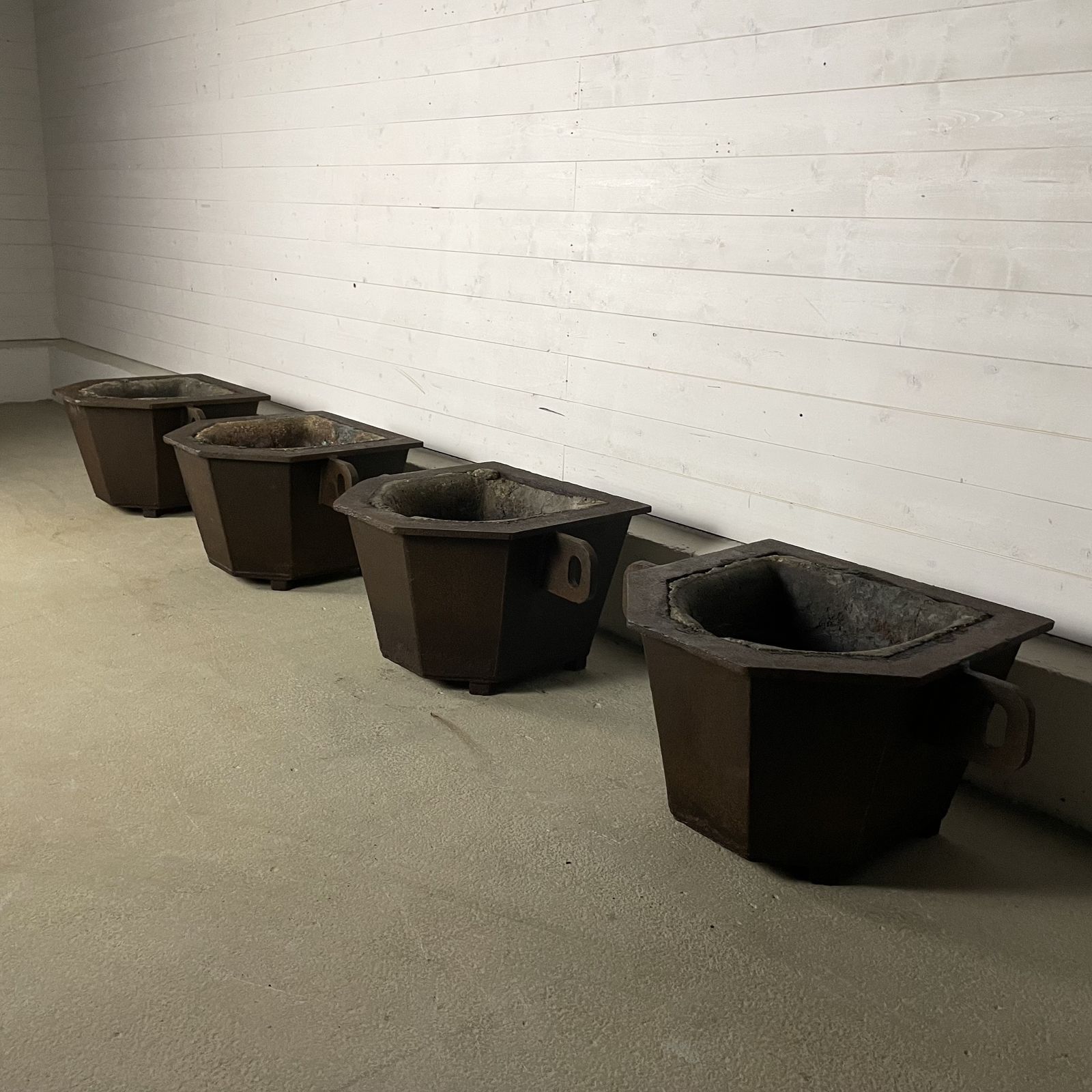 Set Of 4 Heavy Duty Steel Foundry Pots