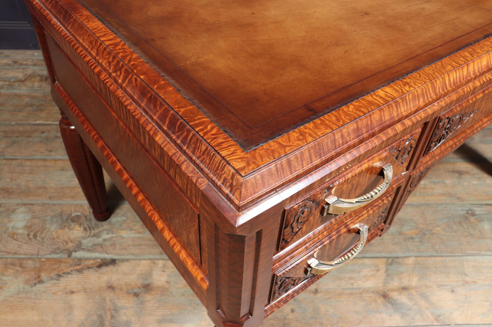 photo vintage French Art Deco Desk In Pommelle Sapelle