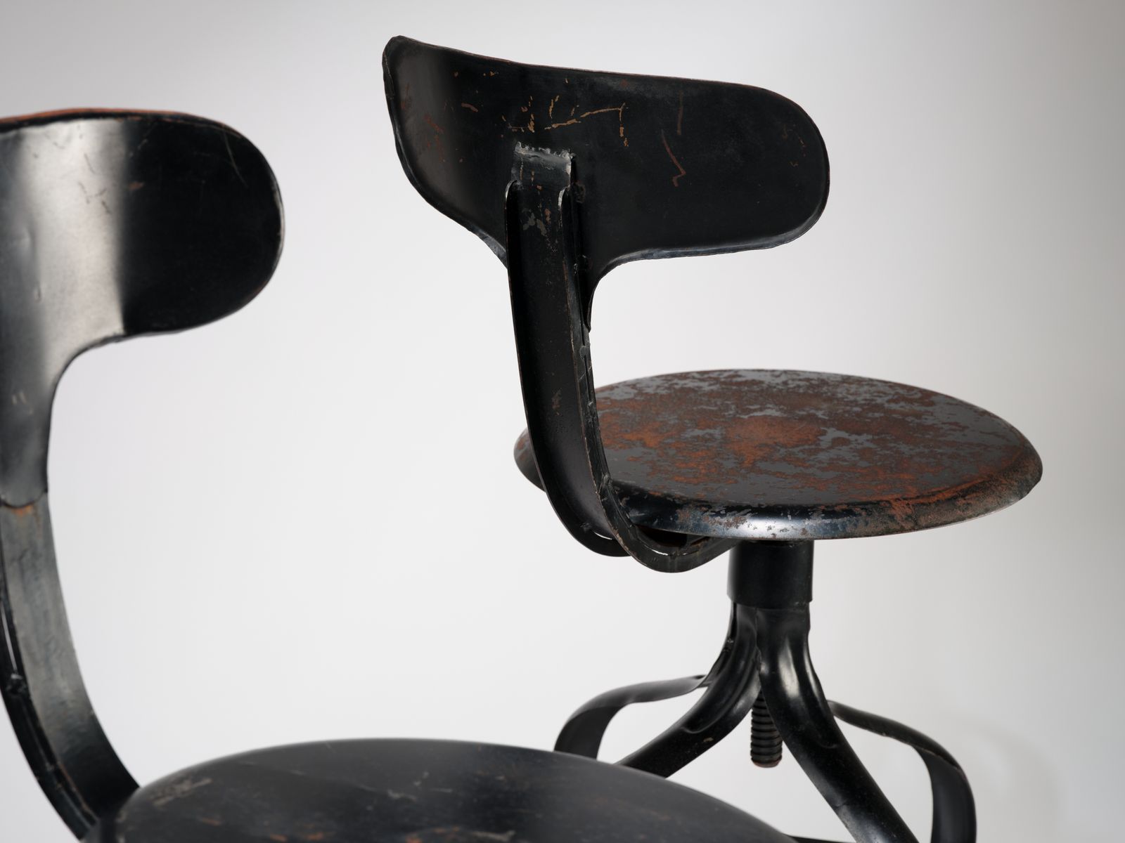 photo vintage Fantastic Industrial Pressed Steel Adjustable Engineers Stool With Twist Height, Circa 1970's, 4 Available.