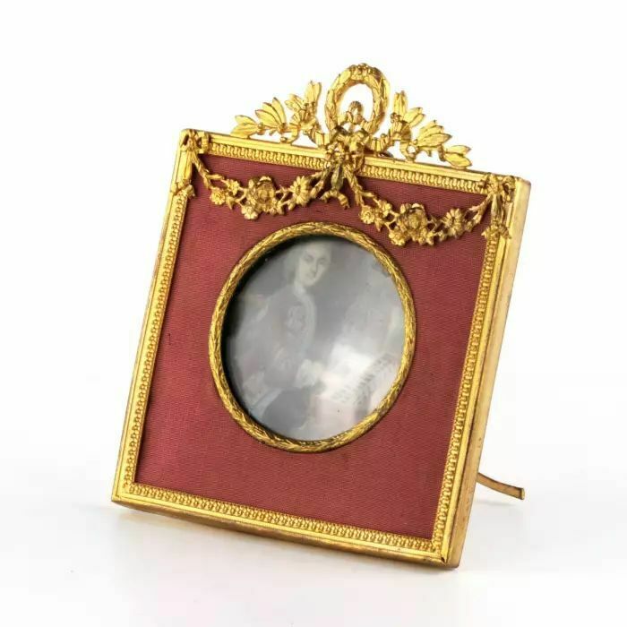 Antique Photo Frame Of The Late 19th Century photo furniture
