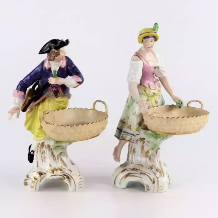 A Pair Of Kpm Porcelain Candy Bowls. "Winegrower And Gardener". photo vinterior