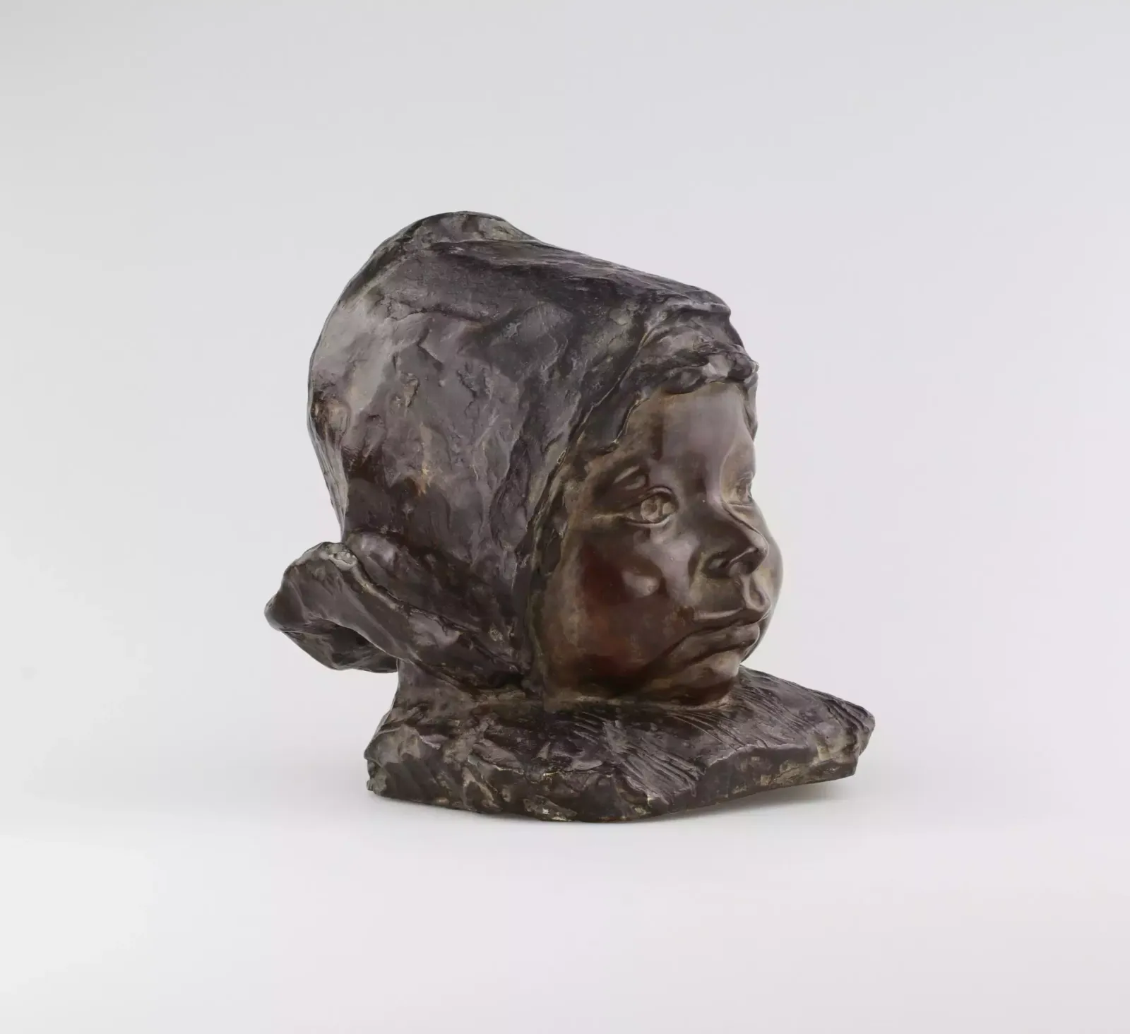 Bronze Bust Of A Girl., 1800s, Antique photo vinterior