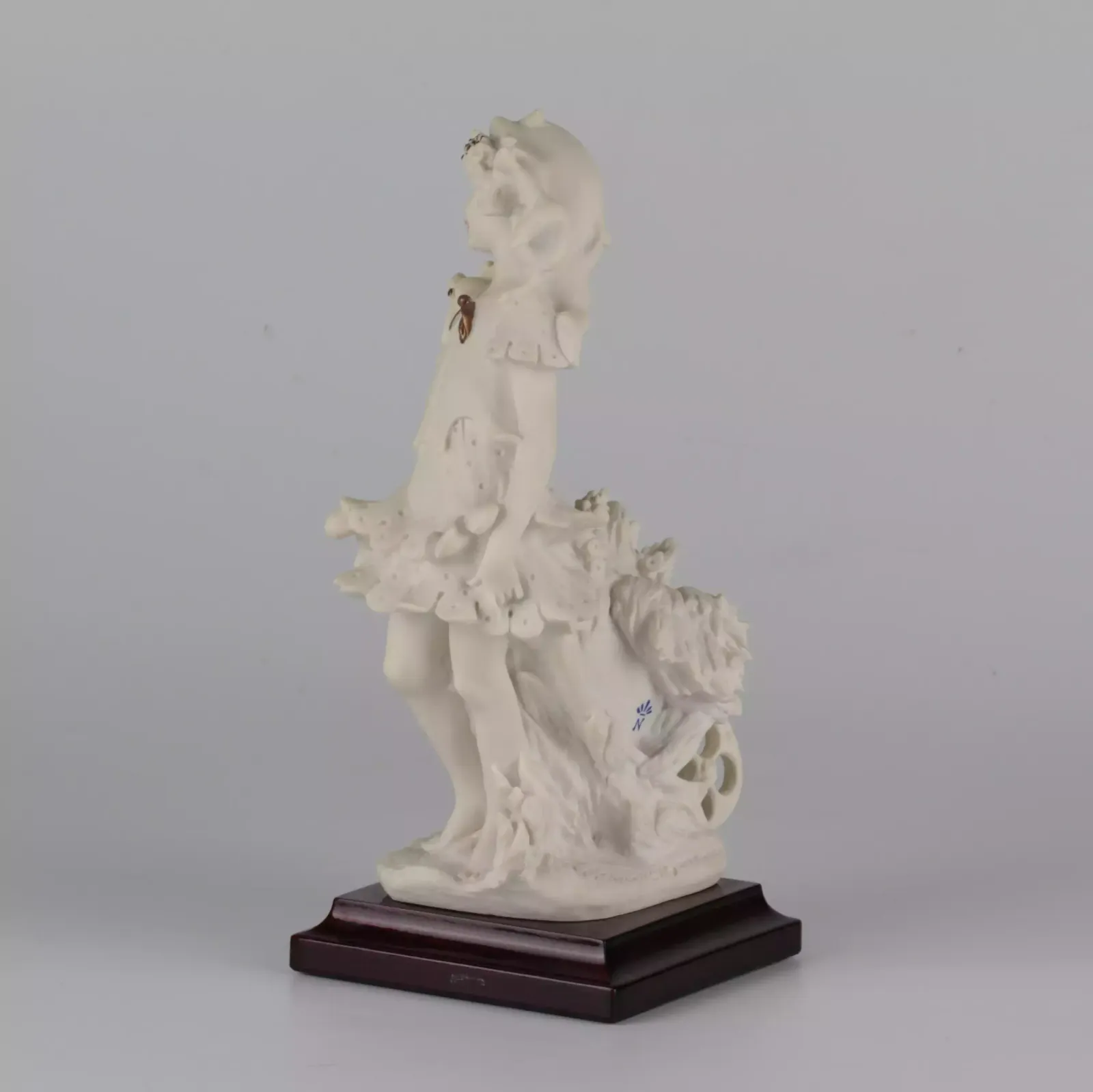 Giuseppe Armani. "Girl With A Wheelbarrow Of Flowers And Fruits." photo vinterior
