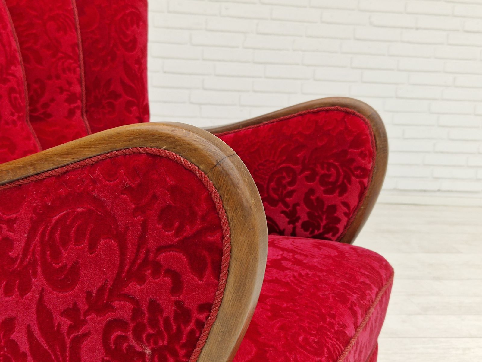 Ca. Jaren 1960, Deens Design Van Alfred Christensen, Fauteuil In Kersrode Stof, Ongerestaureerde Staat. photo buy
