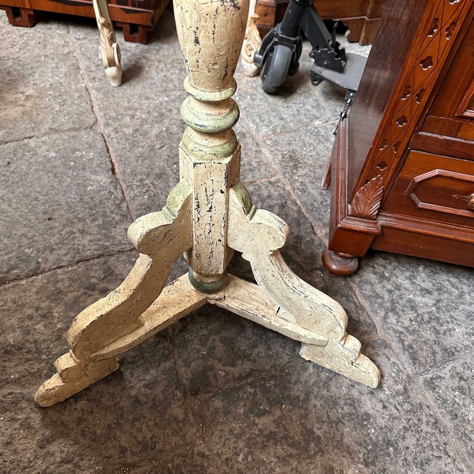 Late 19th Century White And Green Lacquered Wood Sicilian Lectern For Old Books photo vinterior