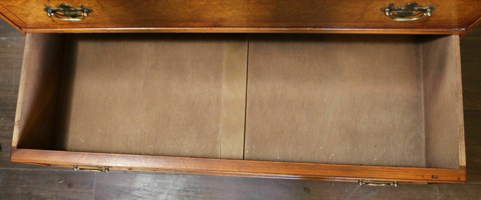 photo furniture Georgian Style Burr Elm Chest Of Drawers