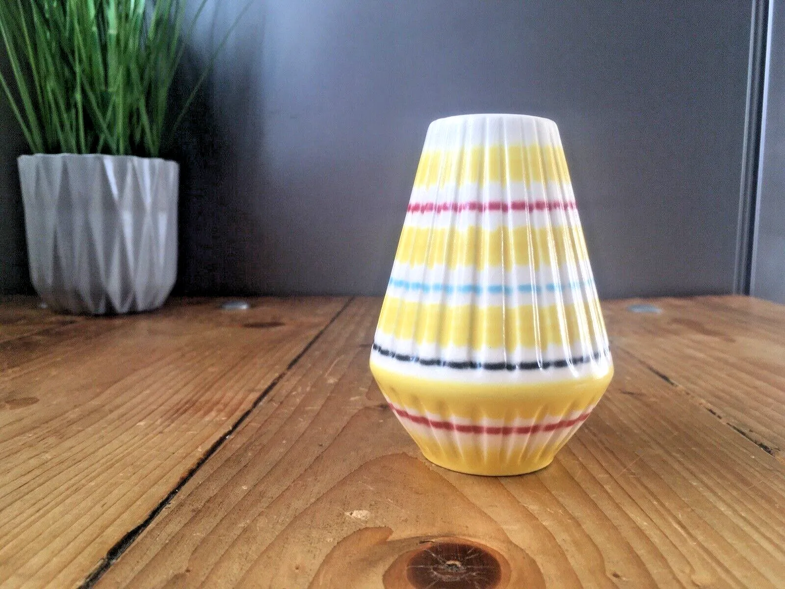 Mid Century Modern 60's Hornsea Rainbow John Clappison 552 Ribbed Bud Posy Vase photo for sale