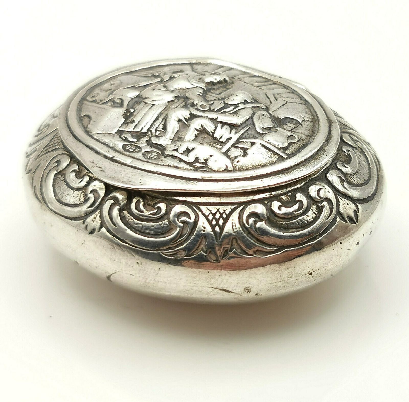Antique Sterling Silver Pictorial Snuff Box, Home Scene photo vintage