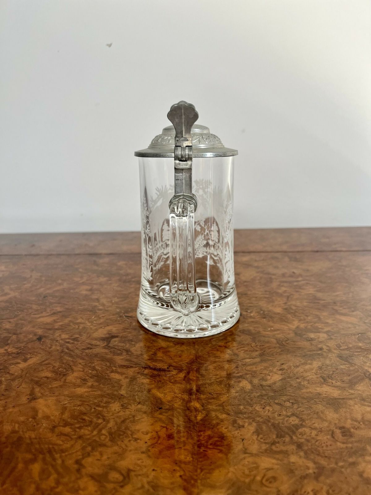 Outstanding Quality Antique Etched Glass Tankard photo vinterior