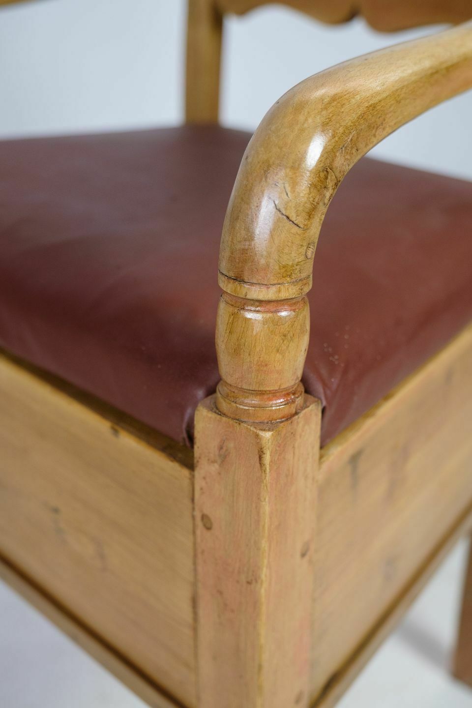 photo furniture Armchair In Pine & Brown Leather From 1840s
