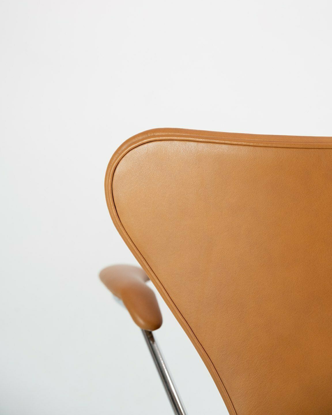 Seven Chair Model 3207 With Armrests & Cognac Leather By Arne Jacobsen & Fritz Hansen photo buy