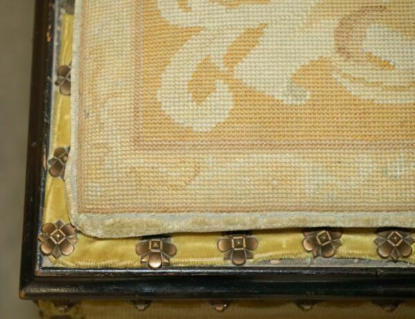 photo vintage Antique French Circa 1880 Original Embroidered Upholstery Floral Linen Trunk