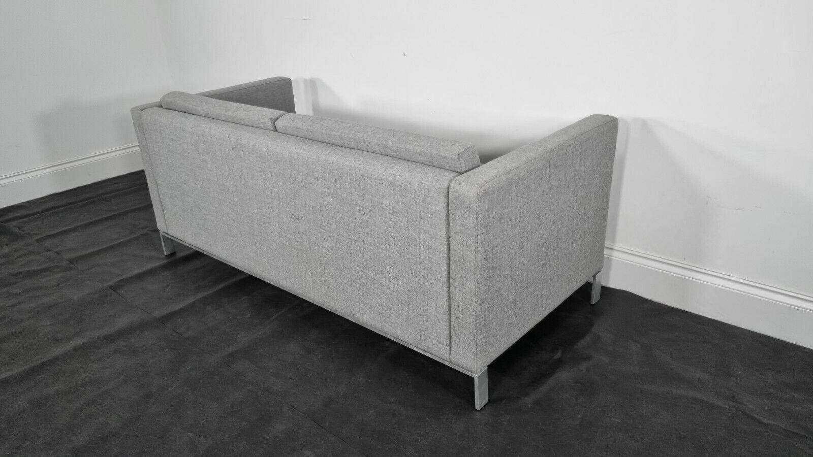 photo furniture Stunning Walter Knoll 2.5 Foster Sofa In Luxuriously Soft Grey Lambswool (2)