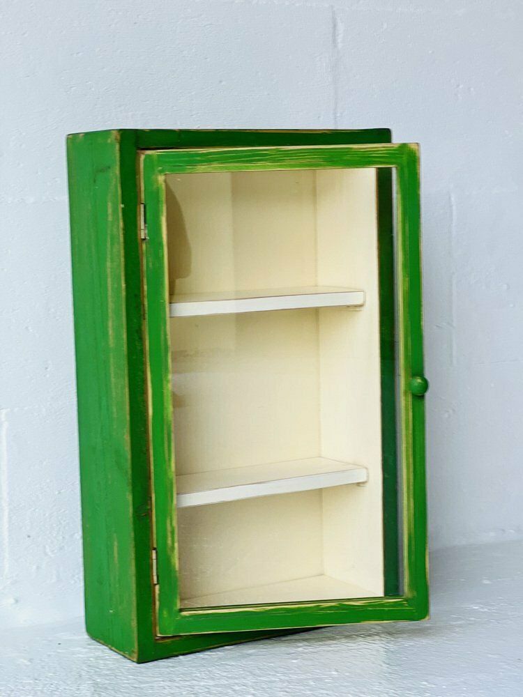 Vintage Wandkast Met Glazen Deur photo vintage