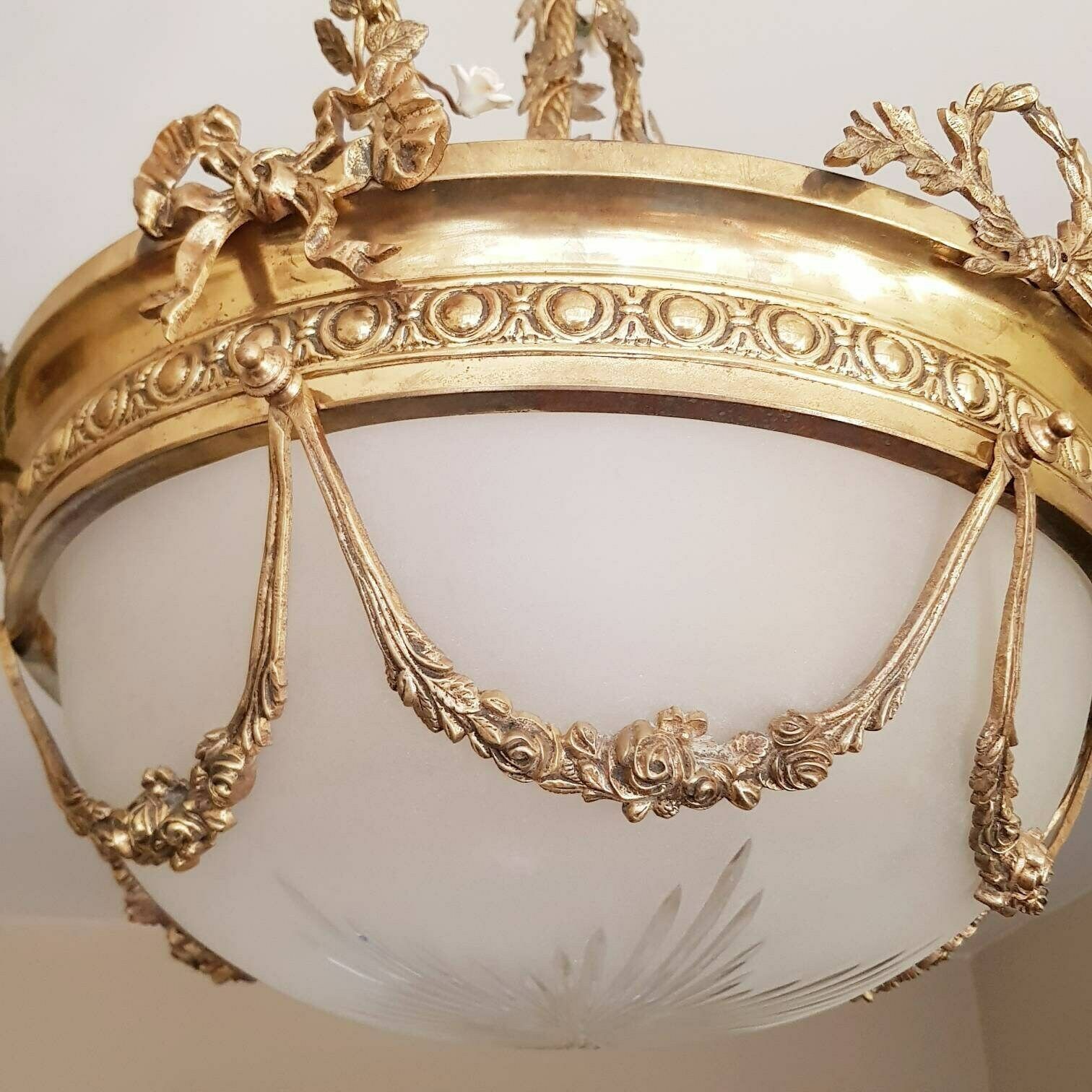 Oude Franse Kroonluchter, Hanglamp, Art Deco Stijl, Vianne Matroze Glazen Kappen photo buy