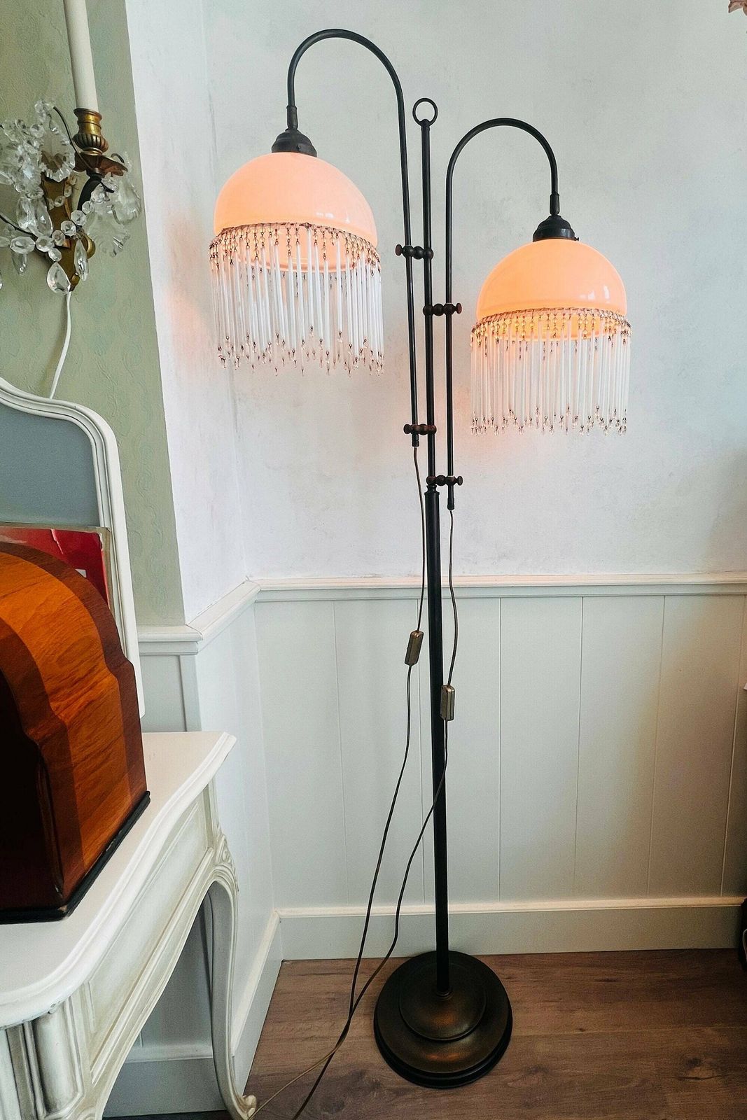 Vintage Art Deco Staande Lamp, Vloerlamp, Messing Lamp, 2 Melkglazen Kappen Met Franje, Jaren 70 Vintage Lampen