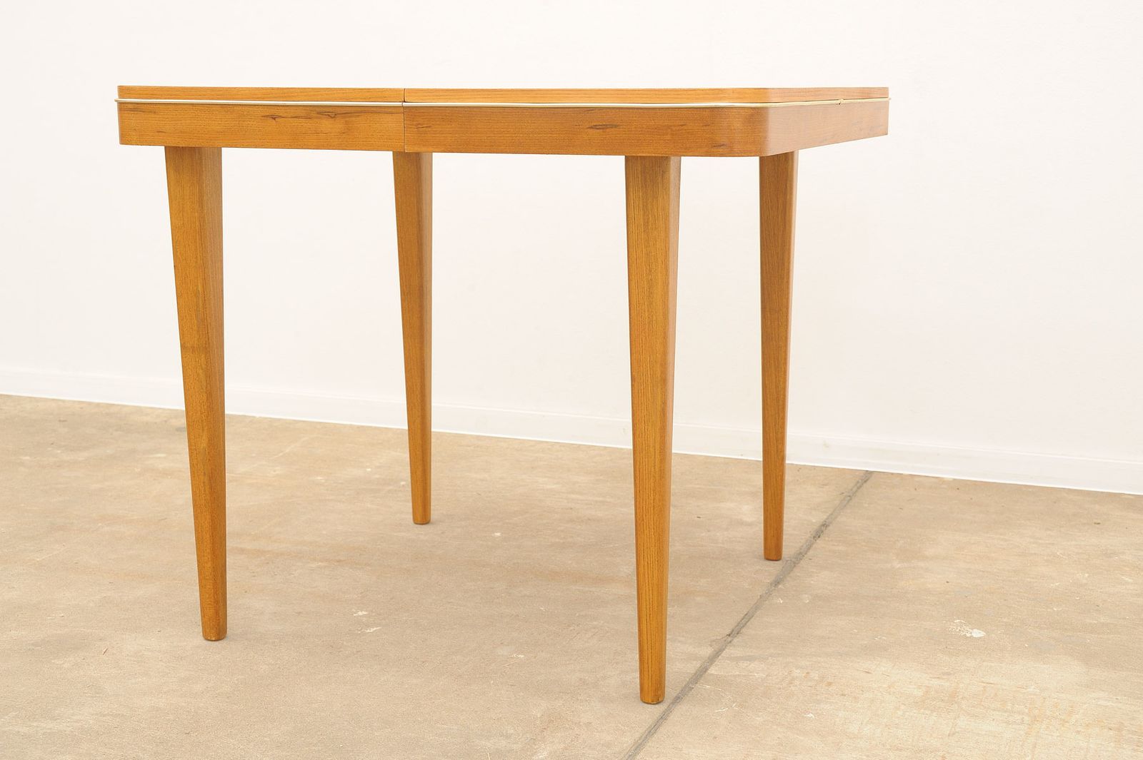 Volledig Gerestaureerde Mid Century Eettafel Van Jitona, Ca. Jaren 1960, Tsjecho Slowakije photo Meubels