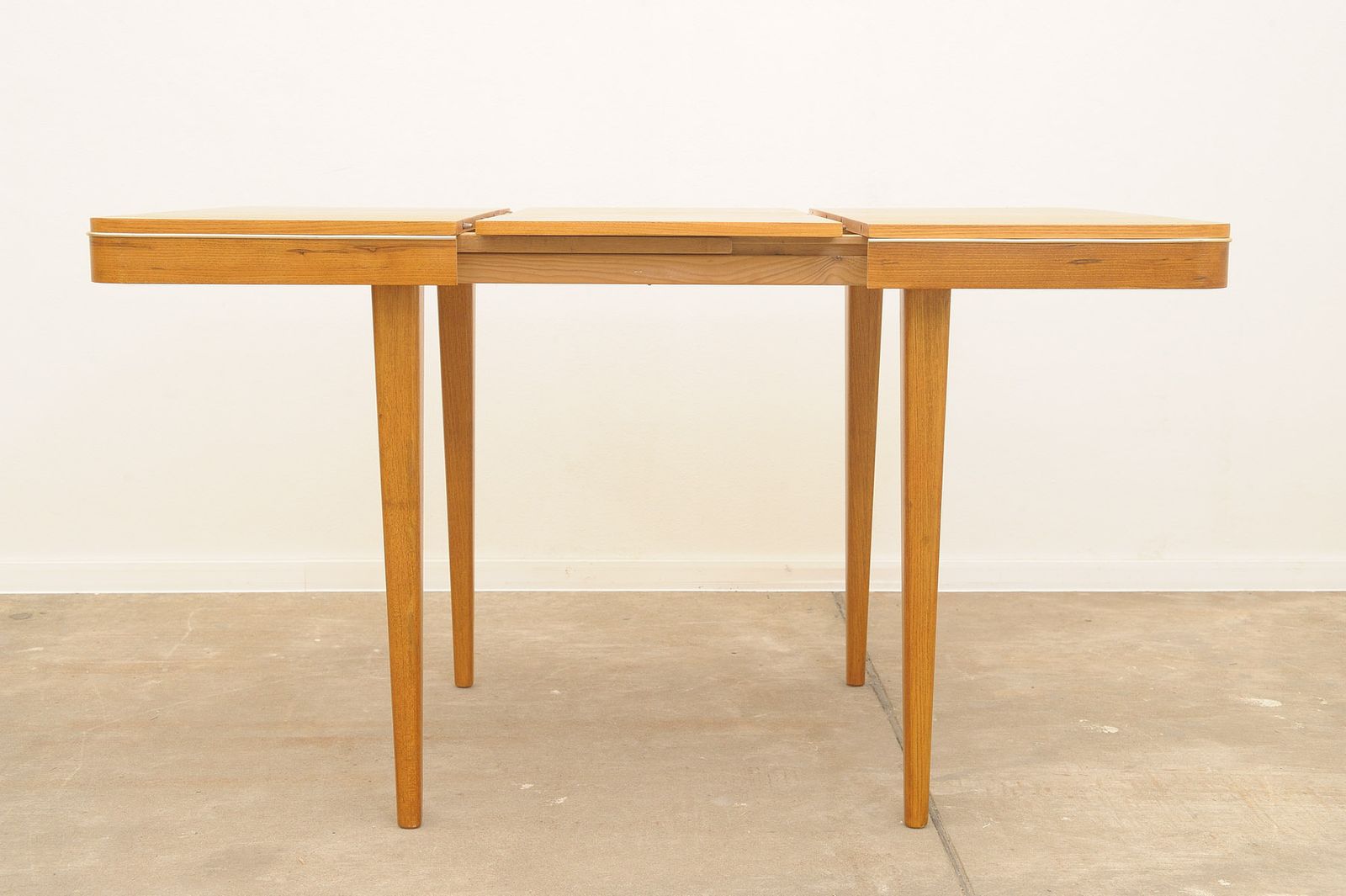 Volledig Gerestaureerde Mid Century Eettafel Van Jitona, Ca. Jaren 1960, Tsjecho Slowakije photo buy