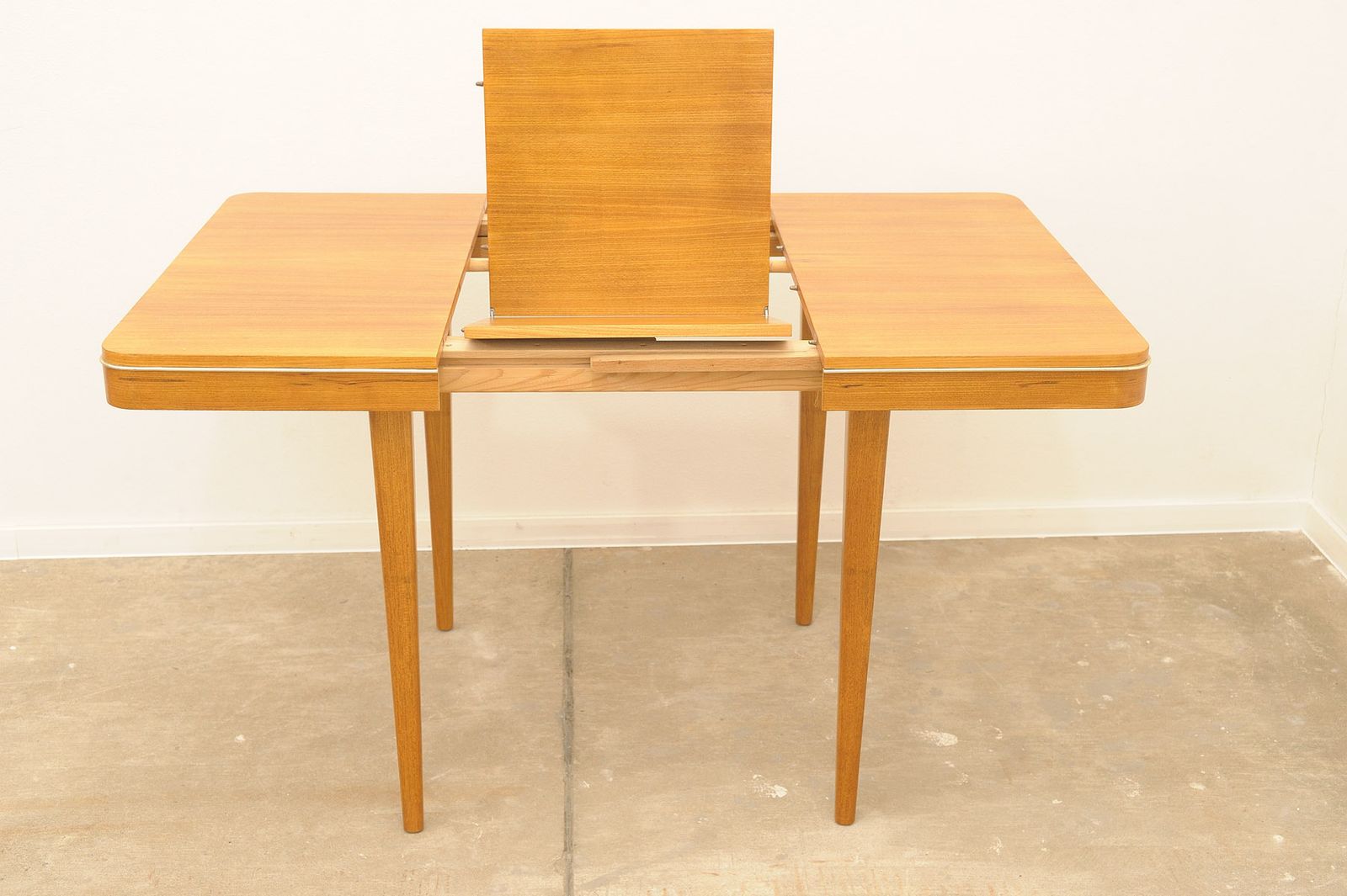 photo vintage Fully Renovated Midcentury Dining Table By Jitona 1960´S, Czechoslovakia