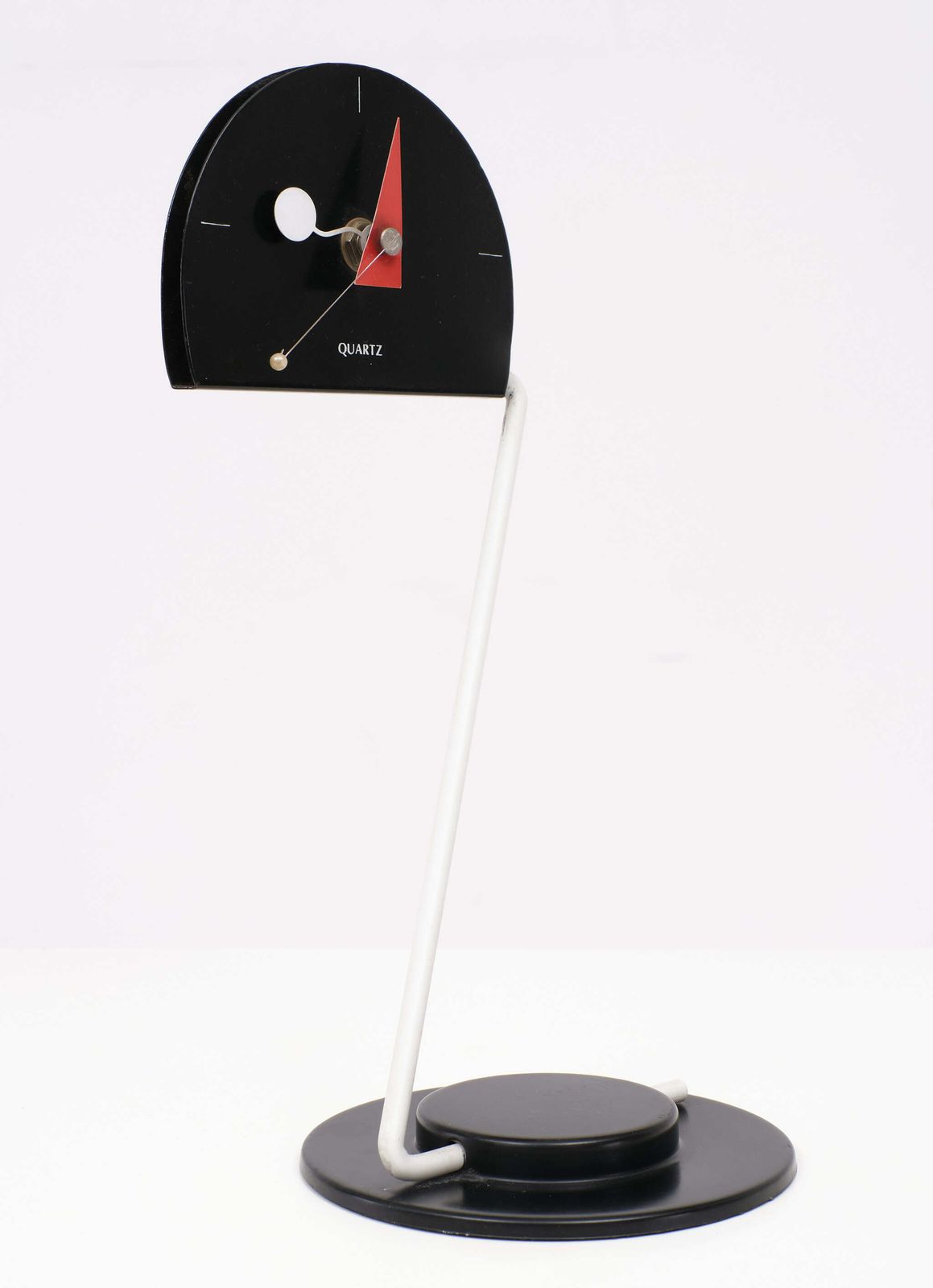 photo furniture Nicolai Canetti Artec, Klok Jaren 1980