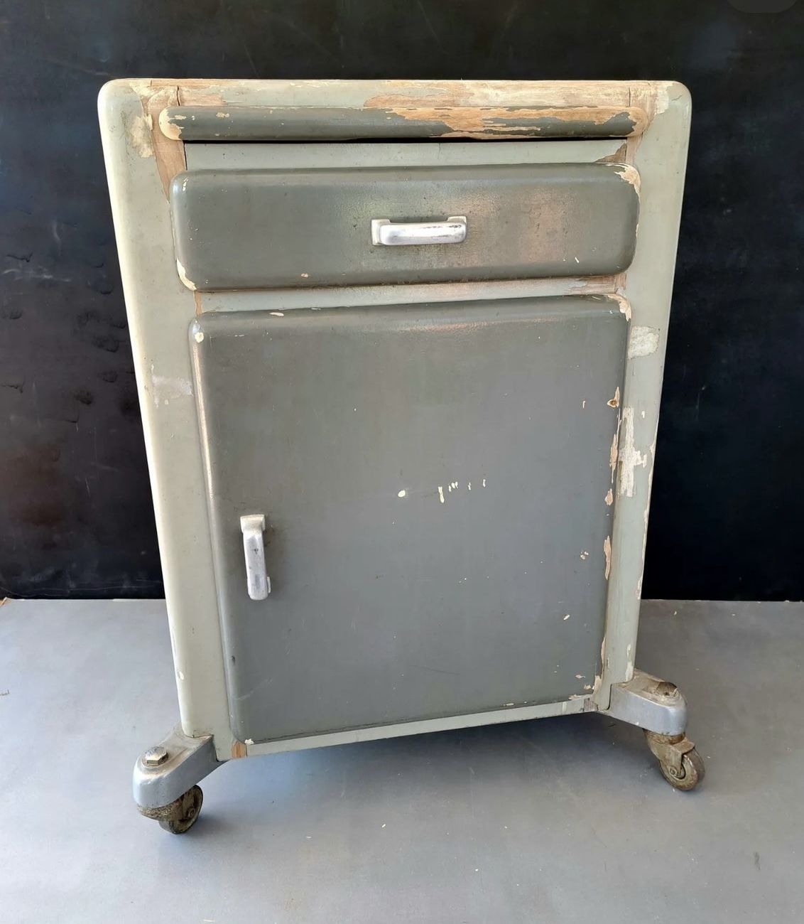 Small Drawers / Filing Cabinet On Wheels Industrial Design photo 325.0